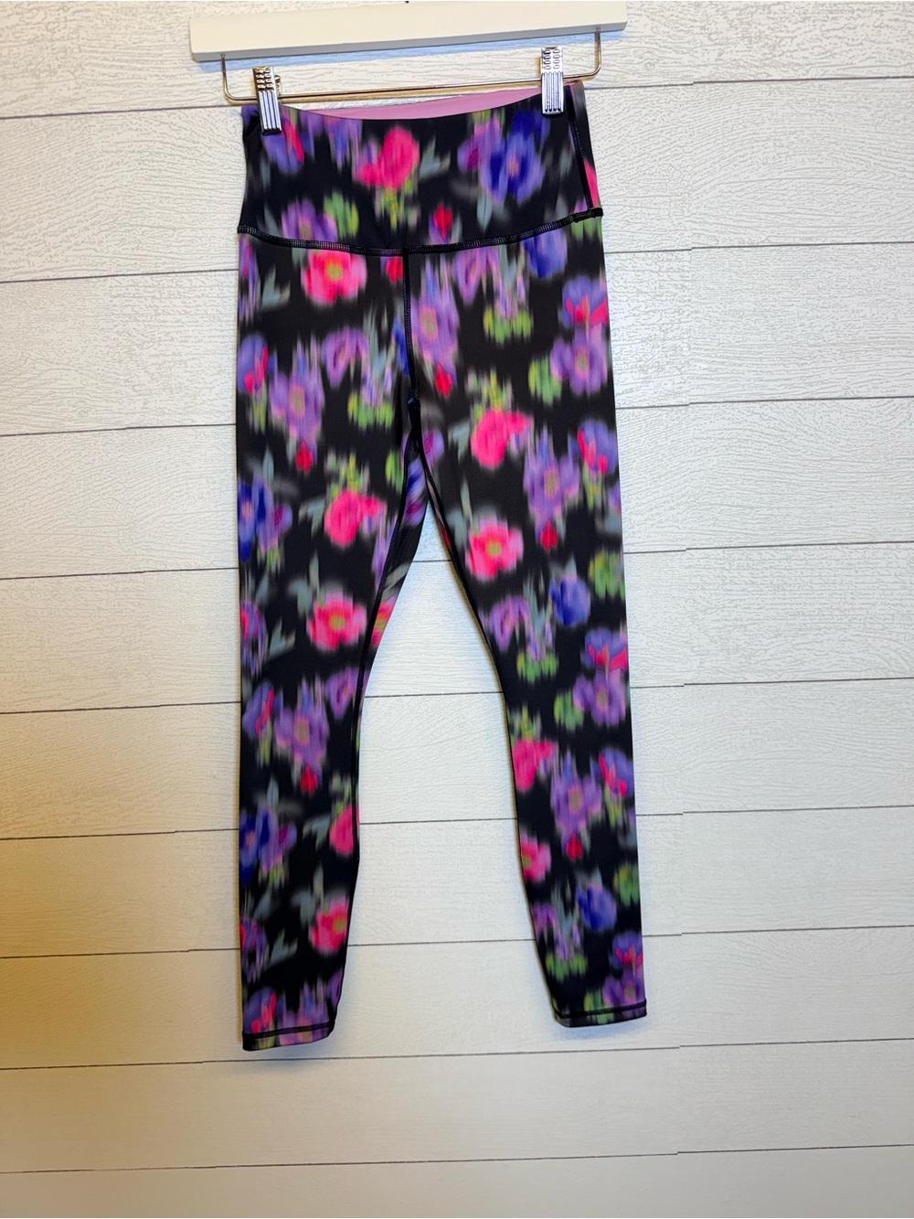 IVL Collective Hydrasculpt Blurred Floral Print black pink and purple size 4